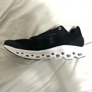 Cloudstratus Black and White Shoes